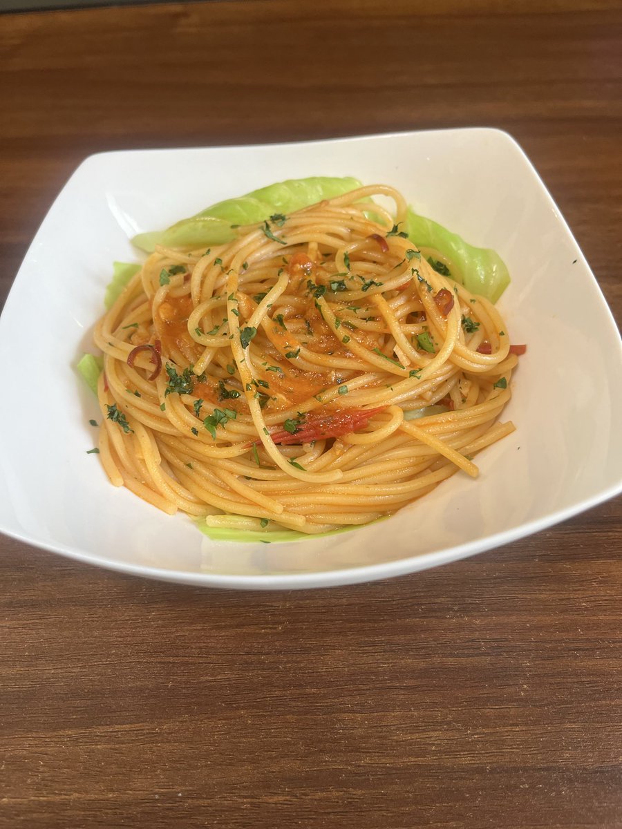 tuginalu's tweet photo. #朝ごはん
#自炊
#飯テロ

お品書き

フレンチトースト
トマトのキャベツスパ

昨日から漬け込んだフレンチトースト
フッワフワが仕上がりました。

ハチミツバターで美味しさ上乗せしました。

パスタは後のせキャベツが甘くてトマトの酸味とマッチしてスルスルでした。

��後の休日も楽しみます。 https://t.co/1KWnBAxjgi