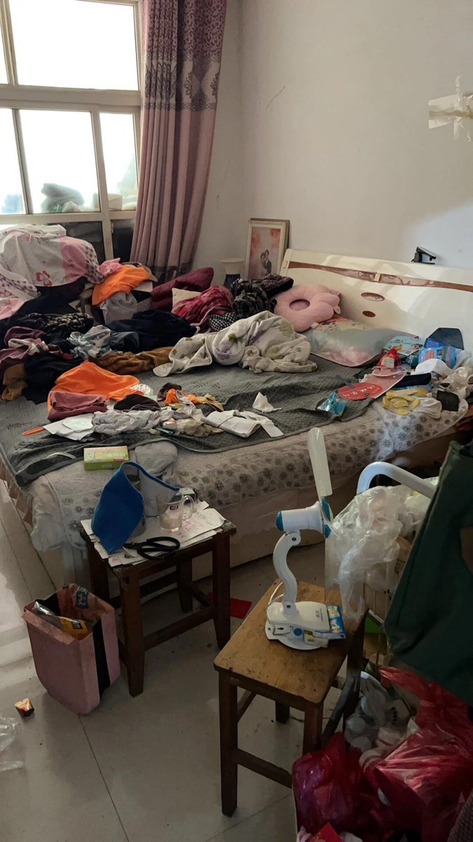 LisetteSanc6's tweet photo. Tackle that old clutter! Sort out unused items, donate what’s good, toss the junk. Small step, big declutter win today!， https://t.co/moXa6wasyq