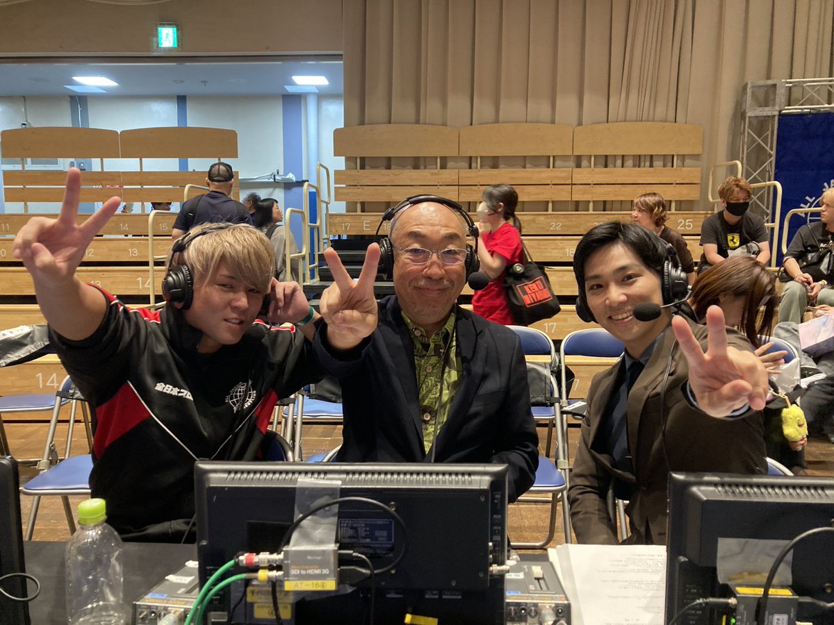 osano2's tweet photo. 2020年８月の道場でのトライアウト合格からスタートして６年…遂に王道トーナメント優勝まで来た本田竜輝に敬意を表します。そしてゲスト解説の亮生選手に一言。「あなたのお兄さんは全日本プロレスとして必要なものをすべて持っている凄いプロレスラーです」
#本田竜輝 #青柳優馬 #青柳亮生 #ajpw https://t.co/5S9ACE0FW7