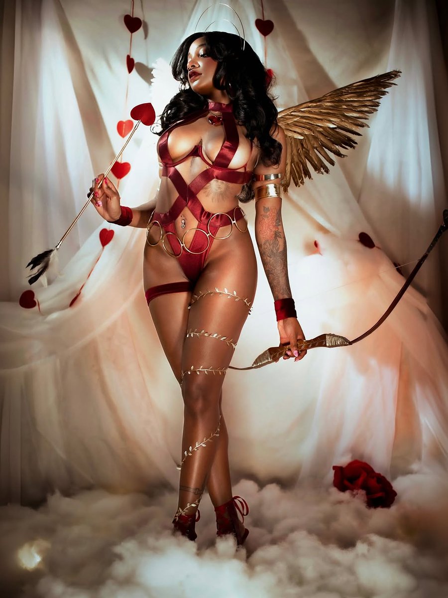 kayyybear465's tweet photo. I just realized that when my other insta went down last year these pics got deleted too! So I wanted to repost them because it’s my favorite shoot I’ve everrrr done and they deserve to be on my page 🥰❤️ https://t.co/vhwIHYiGWs