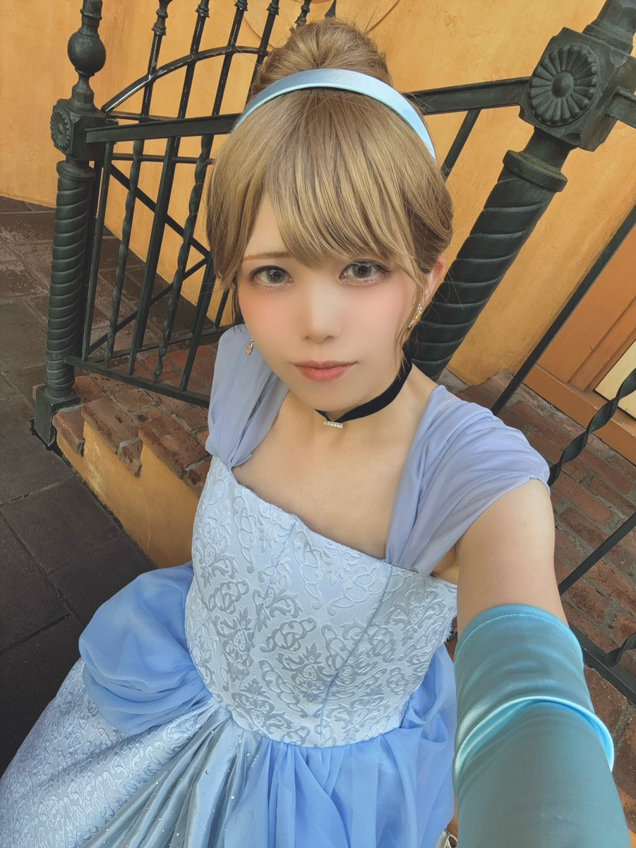 banri_99juri's tweet photo. 昨日の仮装👗✨✨❣️❣️❣️
めっちゃ暑くて本当ごめんだったけどプリンセス👸達に着いてきてもらってやってきた❣️2枚目ゆんちゃん撮ってくれた🥳 https://t.co/DQBQsqzTKp