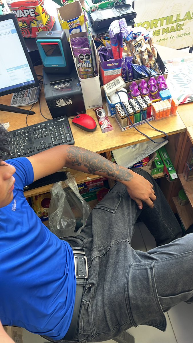 Almeida_1111_'s tweet photo. Faltan más tatuajes vini Almeida!! https://t.co/3OUO1tZdxr