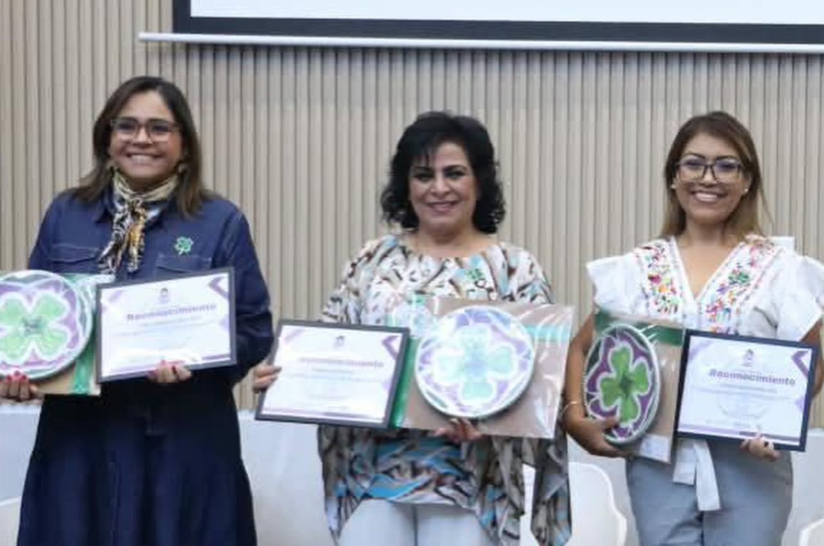 PoderNoticiaPue's tweet photo. #Entérate || 💜📚 La diputada local @yamak_lupita  participó como ponente en la Cátedra Hermila Galindo, un espacio dedicado a reflexionar sobre la participación de las mujeres y el legado de quienes abrieron camino en la vida pública.

🤝 Durante el encuentro, destacó la importancia de generar espacios de diálogo y participación para impulsar a nuevas generaciones de mujeres.

@CongresoPue 

#PoderNoticiaPue #DondeTuVozSeEscucha