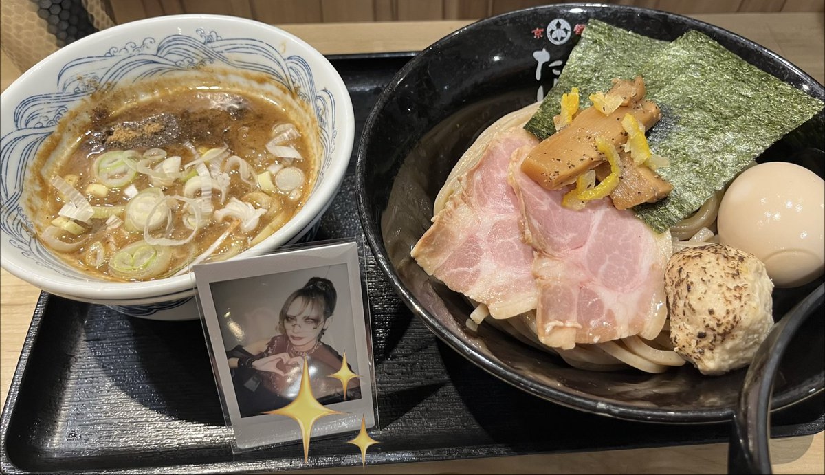 SAORIN63571992's tweet photo. 昨日も大阪着いて🍜
駅中に美味しそうなお店を見つけてしまいついつい…💧
柚子の香りがよくとても美味しかったです😋
ご馳走様でした🙏✨
#誤算ラーメン部 https://t.co/rcvsDrOH8B