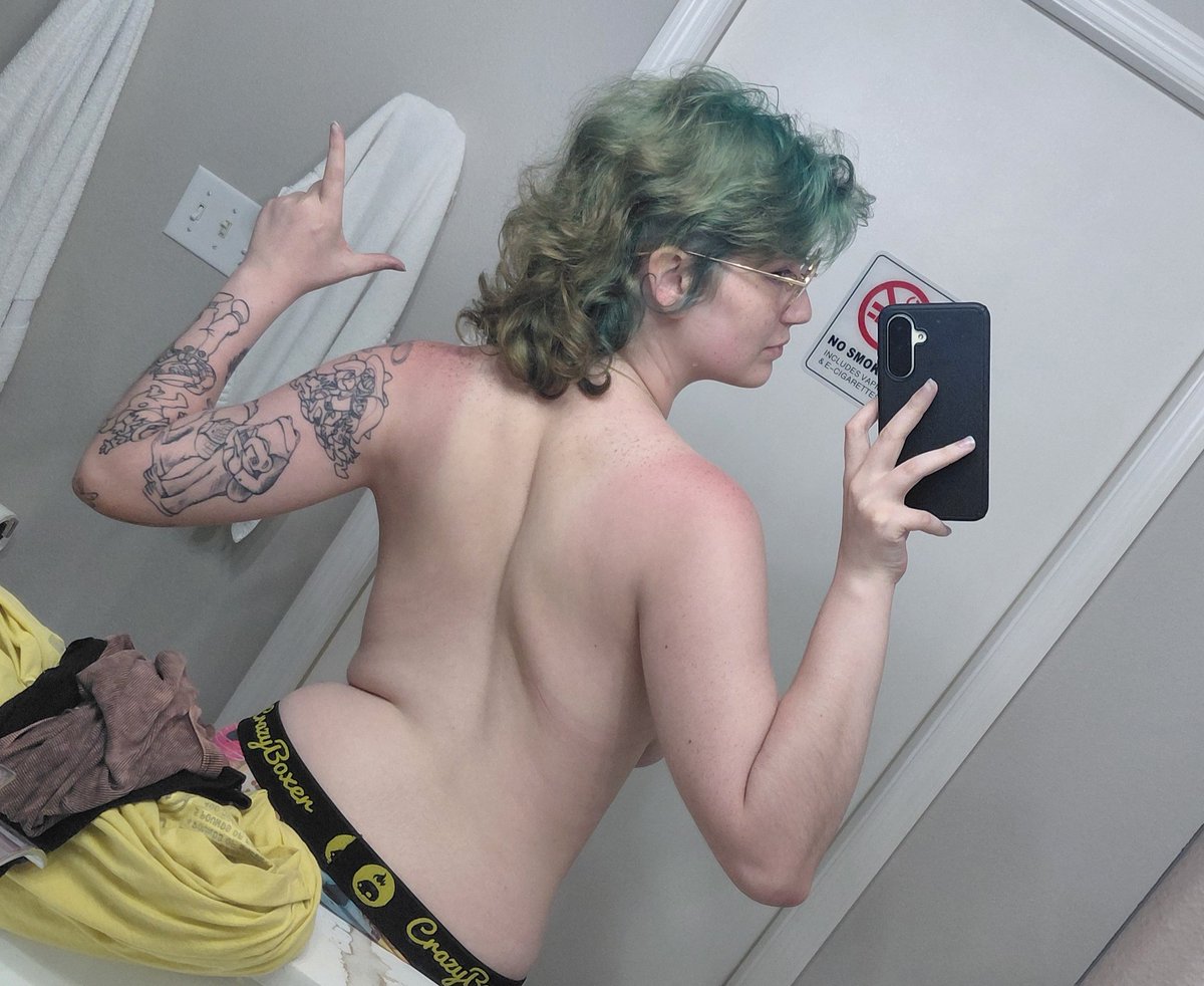 ObeyMeSeras's tweet photo. Got a little burnt today. Enjoy the pic.
Gimme 200 while you're at it.... 💸💋 https://t.co/7EV8KAa4uj