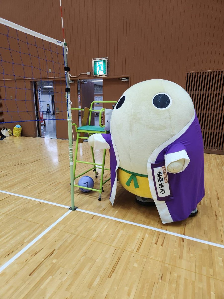 kyotomayumaro's tweet photo. 本日は島津アリーナ京都で開催されました『2026年中京ソフトバレーボール親睦会「第14回ハチドリカップ』におでかけしてまいりましたです〜
今年はこれまでの中で一番多い、74チームが参加されておられますですよ〜！
みなさま、がんばってくださいまし〜♪ https://t.co/JrFUrz5B92