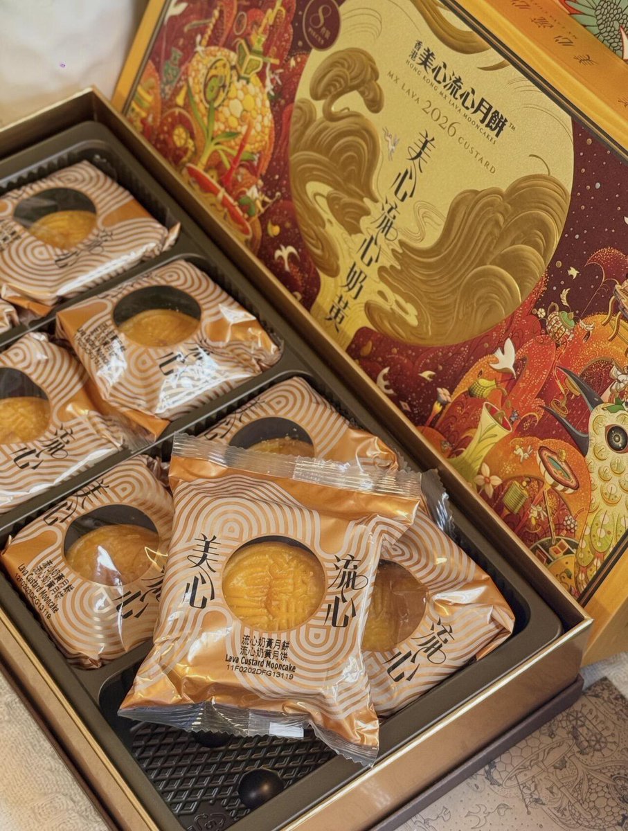annielee44477's tweet photo. Mid‑Autumn Festival hasn’t arrived yet, but I’ve already bought the mooncakes, haha😁🥮 https://t.co/Y42AaqfGMZ