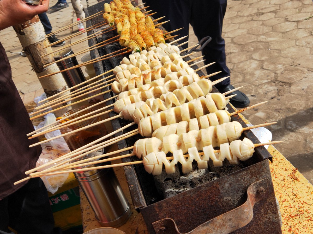 maharan16761835's tweet photo. [Craving late-night snacks Tried this crispy skewer grilled over open flames—smoky, savory, and absolutely addictive! ]， https://t.co/2eM2nsvEkk