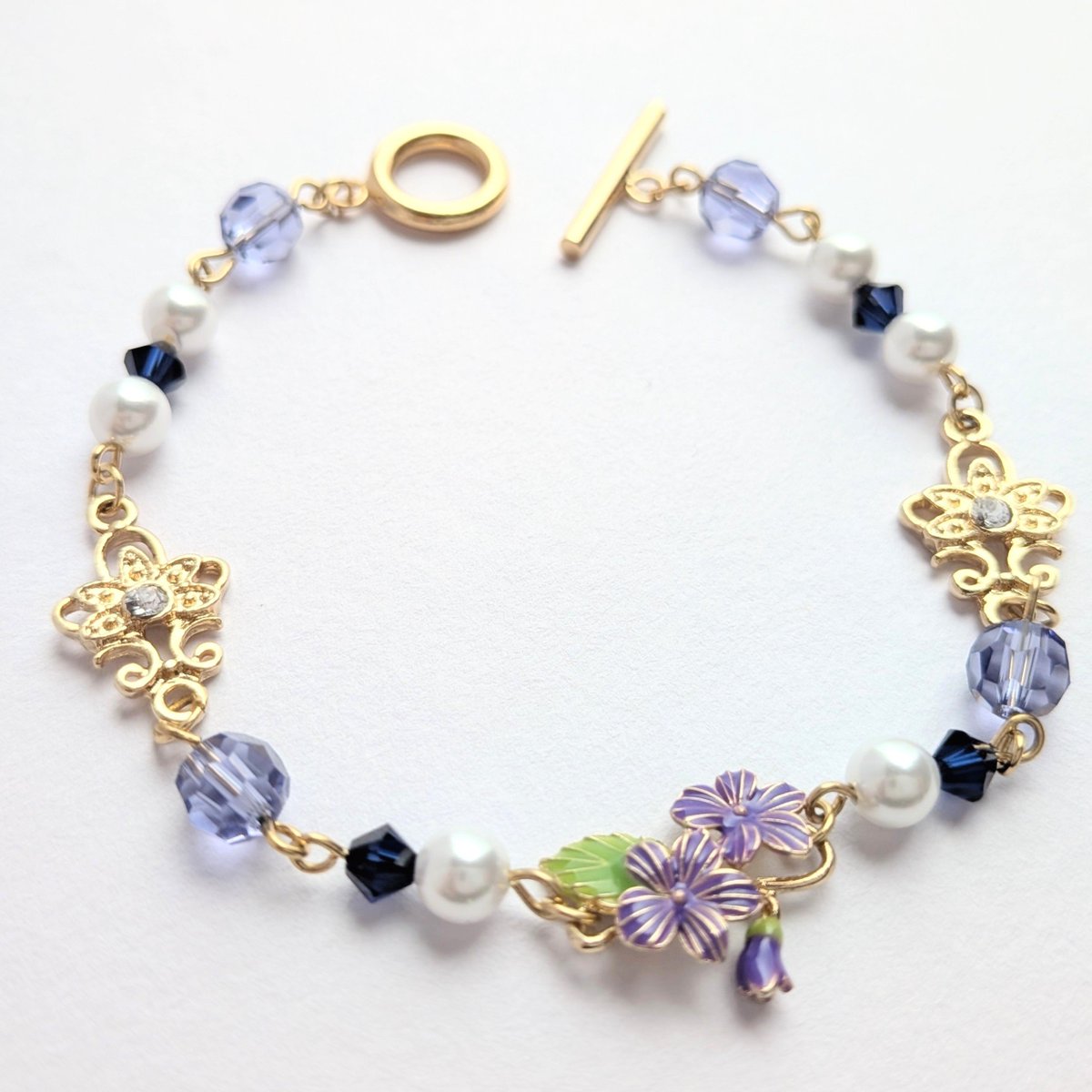 Lux_Faber's tweet photo. #365DIYtheme
#コレクター魂が騒ぎ出す

可憐で愛しい、すみれの花のセットアクセサリー💜

#minne ↓
https://t.co/gMZAE7QAgf

#すみれ #イヤリング #ピアス #ブレスレット #セットアクセサリー
#ハンドメイドアクセサリー 
#ハンドメイド好きさんと繋がりたい https://t.co/VWctJkJwh1