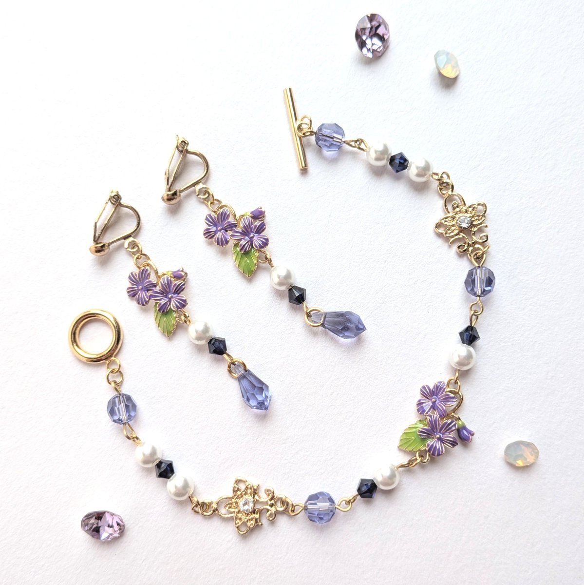 Lux_Faber's tweet photo. #365DIYtheme
#コレクター魂が騒ぎ出す

可憐で愛しい、すみれの花のセットアクセサリー💜

#minne ↓
https://t.co/gMZAE7QAgf

#すみれ #イヤリング #ピアス #ブレスレット #セットアクセサリー
#ハンドメイドアクセサリー 
#ハンドメイド好きさんと繋がりたい https://t.co/VWctJkJwh1