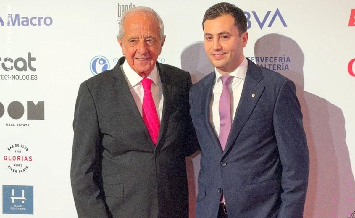 BocaJrsSports's tweet photo. "Estaria bueno que algún colega que esté en la Cena de la @FundacionRiver y haga periodismo en serio, le pregunte al Vice Presidente de la Fundación si tiene algo que ver con la escándalo de la millonaria licitación en el Chaco, que involucraría a 3 dirigentes y a la hermana de uno de ellos. 
Desde ya muchas gracias"

@pablocalvari 🎙✔️