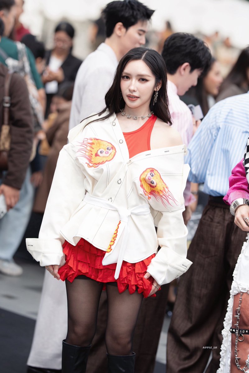 Apple_LK927's tweet photo. ลูกแก้ว ในชุดของ Brand HOOKKA HOOKKA THE SPAZEE 🔥🔮

#ELLEFashionWeek2026
#EFW26ATICONSIAM
#SeeYouAtTheTent
#lookkaewkamollak https://t.co/hSRYQHKwfe