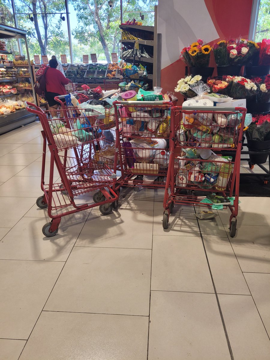 Angeldelarosa30's tweet photo. #YoPensando : Igual a los viejos tiempos: en un supermercado de República Dominicana; la gente deja alimentos, al llegar a la caja...frequesisto...#Gobiernodelcambio #LuisAbinader #Paliza #Yayo #Raquel #Altosprecios #Alzacombustubles #Melymel #Piro #Ripol #Itofórmula https://t.co/hWgJqLHetN
