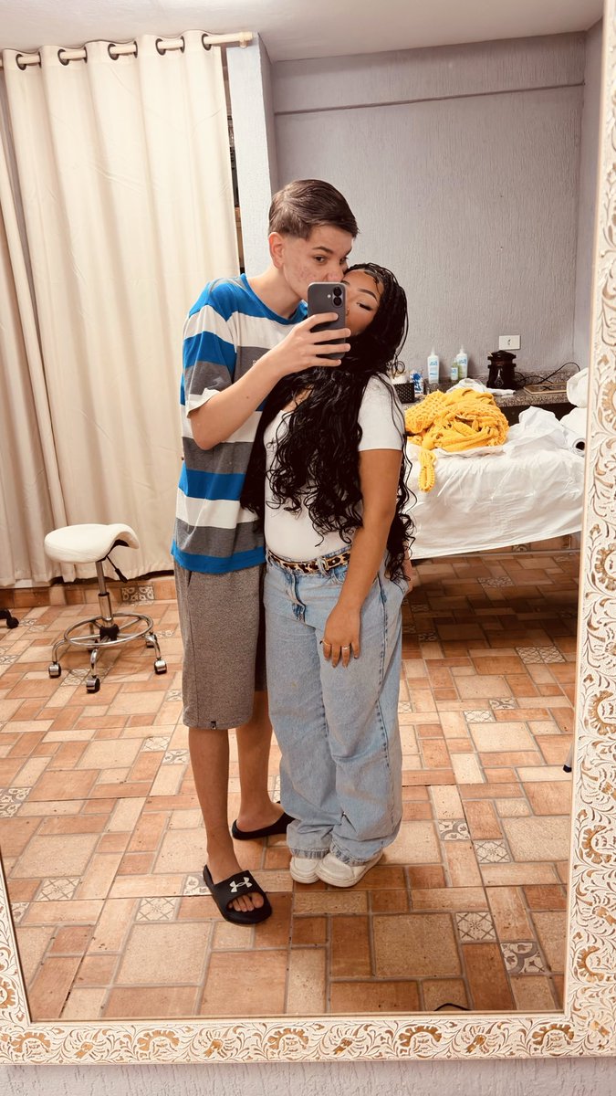 3smadu's tweet photo. quando as pessoas descobrem que eu(a maior hater de homens) namoro 😱 https://t.co/mKiMmHuADZ