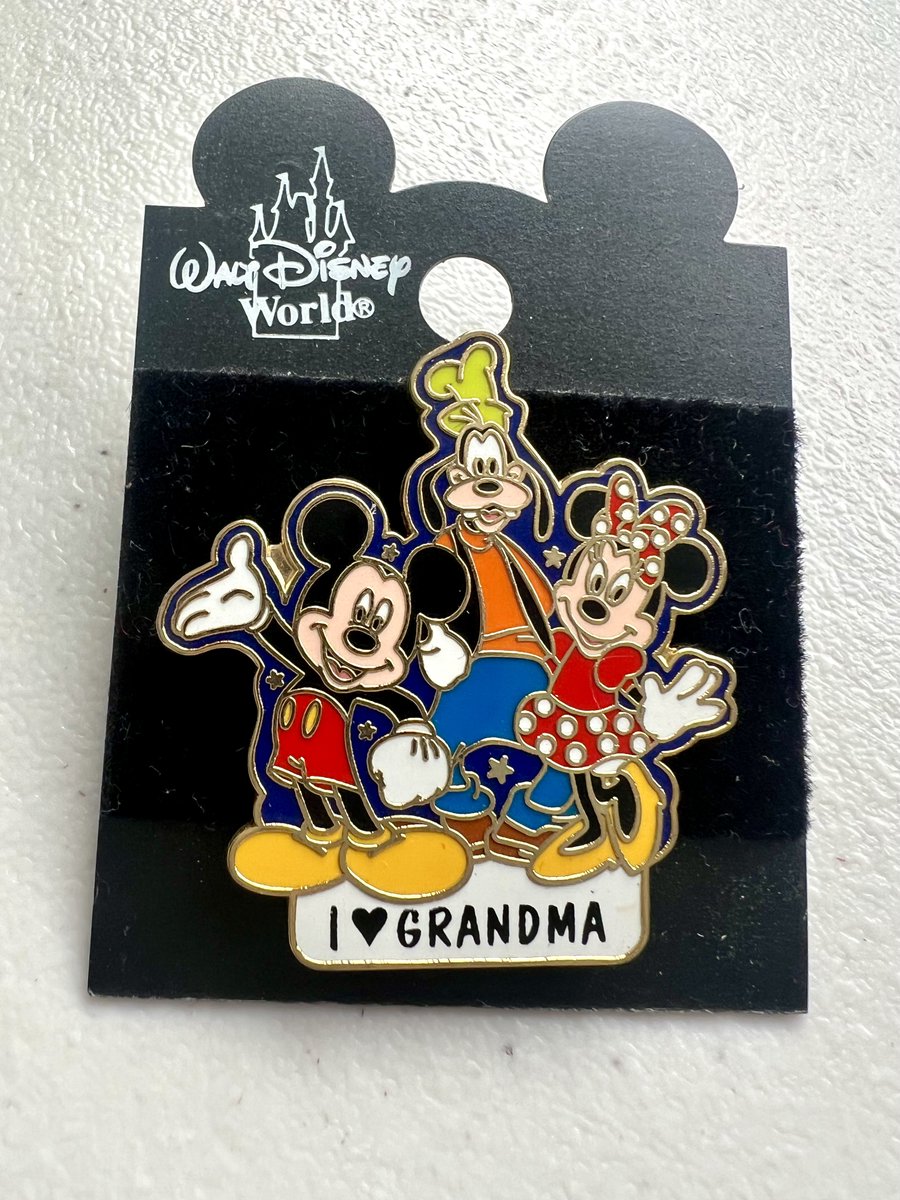 TeriE's tweet photo. GIFTABLE RARE #WaltDisneyWorld Disney Pin #ILoveGrandma Mickey Mouse Minnie #Goofy NEW #Vintage90s 

https://t.co/Nlu7QpHnHX

#vintagedisney #disneygifts #giftsforgrandma #disneygrandparents #disneyfamily #IHeartGrandma #Grandma #disneypinsforsale #disneypincollecting #disneypins https://t.co/tg5WUrQLXB