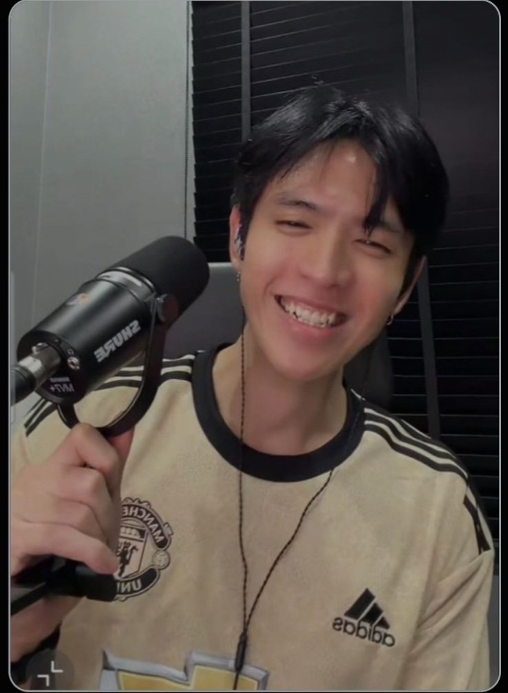 FWDDDDWF's tweet photo. หน้าเหลือจิ๊ดเดว🤏🏻 https://t.co/TDbgcpWtJJ