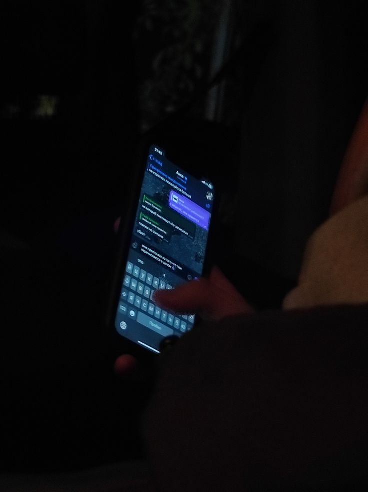 trish_unae's tweet photo. A @AnaVespello falando que ia me ajudar a escrever a fanfic, mas tá discutindo com o mista no grupo, onda já se viu uma coisa dessa?.. https://t.co/yiQyiy1Ut8