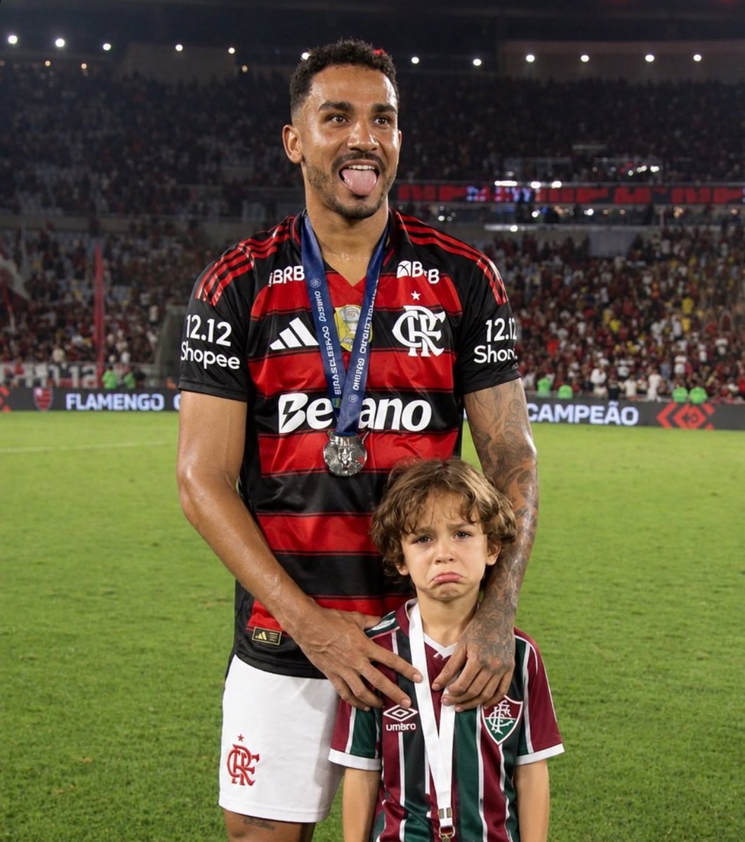 gbarrosocrf's tweet photo. — Pai, tenho fome 
— E eu tenho títulos, mlk 😝😝😝😝 https://t.co/Z6iIh3uH5m