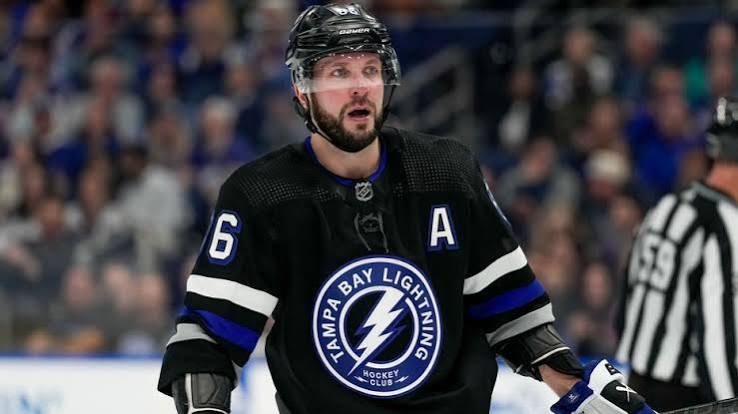 RinkyReport's tweet photo. Jeff Marek on The Sheet Podcast about a wild prediction regarding Kucherov & the #Habs: “There are more Russian players on the horizon that are coming to the Montreal Canadiens, to say nothing about player mentor for Demidov. [...] The more that I think about this again, if Tampa can't, and maybe Julien BriseBois can turn around tomorrow and sign him & this conversation goes nowhere. But if there's a team that you're looking at for Kucherov, if he gets there and doesn't sign with Tampa... I think A: he wants to play with smart players, B: I think he wants to win [...]” #GoHabsGo #GoBolts #NHL