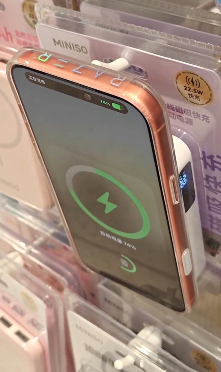 bella_max5309's tweet photo. HALA, OO NGA NOHH !!!.Bakit pa ako magre-rent ng power bank kung pwede naman makisaksak muna sa mga naka display na powerbank sa mall? 😭😂 Kuripot problems require kuripot solutions talaga. 🤡🔋 https://t.co/1VIr5C494Z