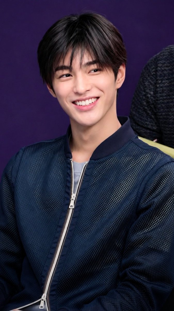 isawkono's tweet photo. respectfully, WHAT THE HELL AHN KEONHO https://t.co/irkRux2N9l
