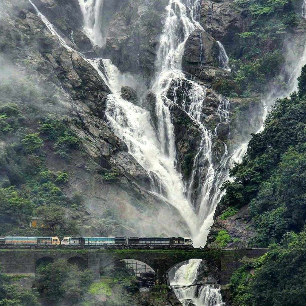 yamashitamdil's tweet photo. Dudhasagar Falls, Goa, India https://t.co/ODZ3TnWv4b
