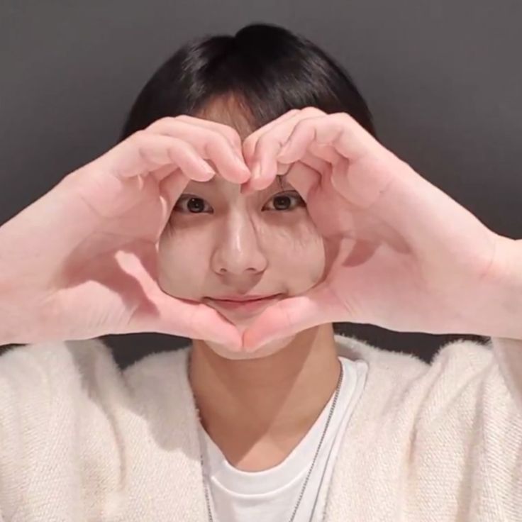 engene_haven7's tweet photo. Good morning everyone ☀️
Thank you so much for the follows and for being here with me 🥹🫂 It really means a lot. I hope we can interact more💗Let’s stay strong together and keep supporting ENHYPEN with all our love 🥺🫶🏻Have a wonderful day ahead,everyone✨ https://t.co/xOBbZ9FT2U