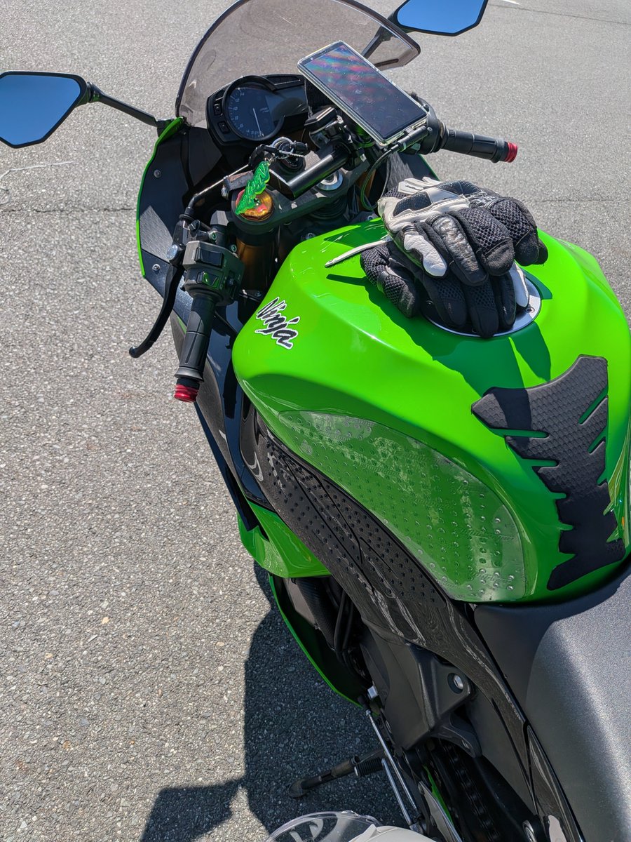 NB8C20's tweet photo. バイクでお出かけ https://t.co/RmmkNzllc6