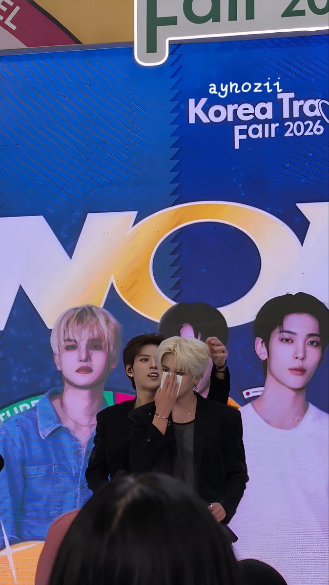 aynozii's tweet photo. 190926

This is soo cuteee🥺🥰

Jinhyuk tried to fix Yoon’s hair

#NOWZ #koreatravelfair2026 #NOWZ_INDONESIA #JINHYUK #YOON https://t.co/K5gVRG6zgw