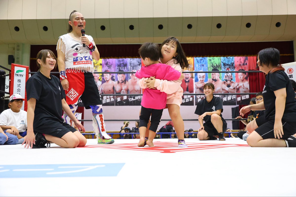 t_pp_e's tweet photo. みんながその瞬間、主役になれるちびっ子プロレス教室🤼‍♀️

#九州プロレス #qpro https://t.co/IvaxHWIZzW