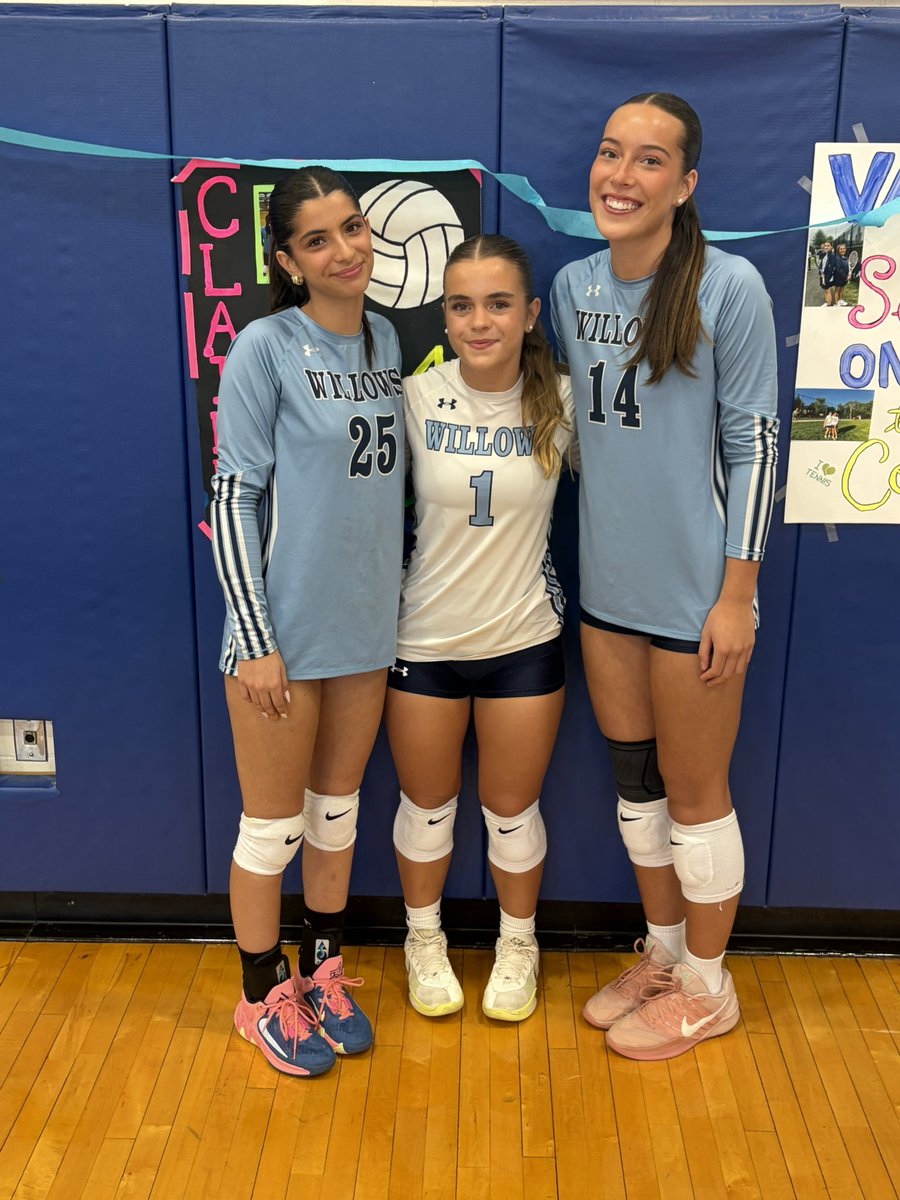 WAeaglessoar's tweet photo. Fall Sports Senior Night! Celebrating Tennis &amp; Volleyball! 🎾💙🏐🦅 https://t.co/eL962WqUKM
