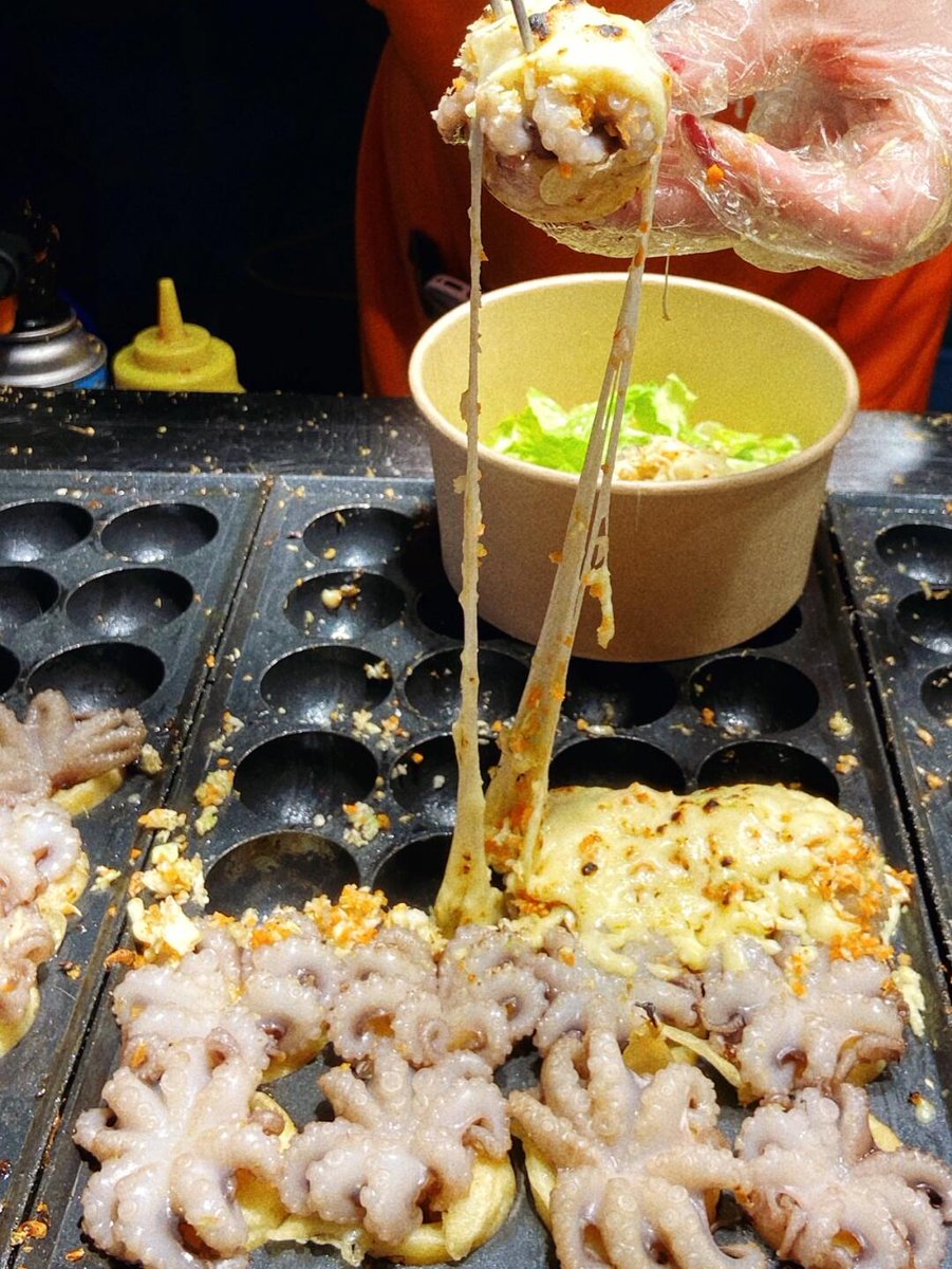 AugustaAbbey's tweet photo. Craving that late-night street vibe Freshly fried takoyaki with creamy mayo and seaweed flakes hit different https://t.co/7tVnauACSz