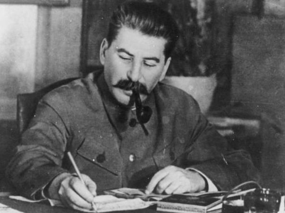 Sirius_Reverse's tweet photo. @Edfonsecatt @alucard_eri @centraldobarra2 Impossível chamar Jesus de comunista, ele não era pedófilo. https://t.co/ejlT7VdtgT