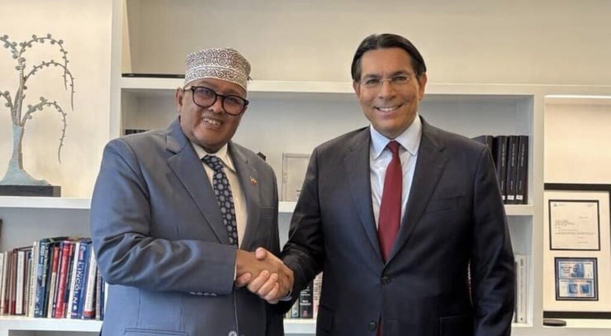 ProfGeesinimo's tweet photo. 🚨 BREAKING: Israel’s Ambassador to the United Nations, Danny Danon, met Somaliland President Abdirahman Mohamed Abdullahi Irro in New York on the sidelines of the UN General Assembly.

The two leaders discussed strengthening Israel–Somaliland relations and expanding cooperation between the two countries.

Following the meeting, Ambassador Danon delivered a powerful message on Somaliland’s international future:

“I believe the day will soon come when Somaliland will also vote at the United Nations.”

The statement represents another significant diplomatic signal of support for Somaliland’s pursuit of international recognition.