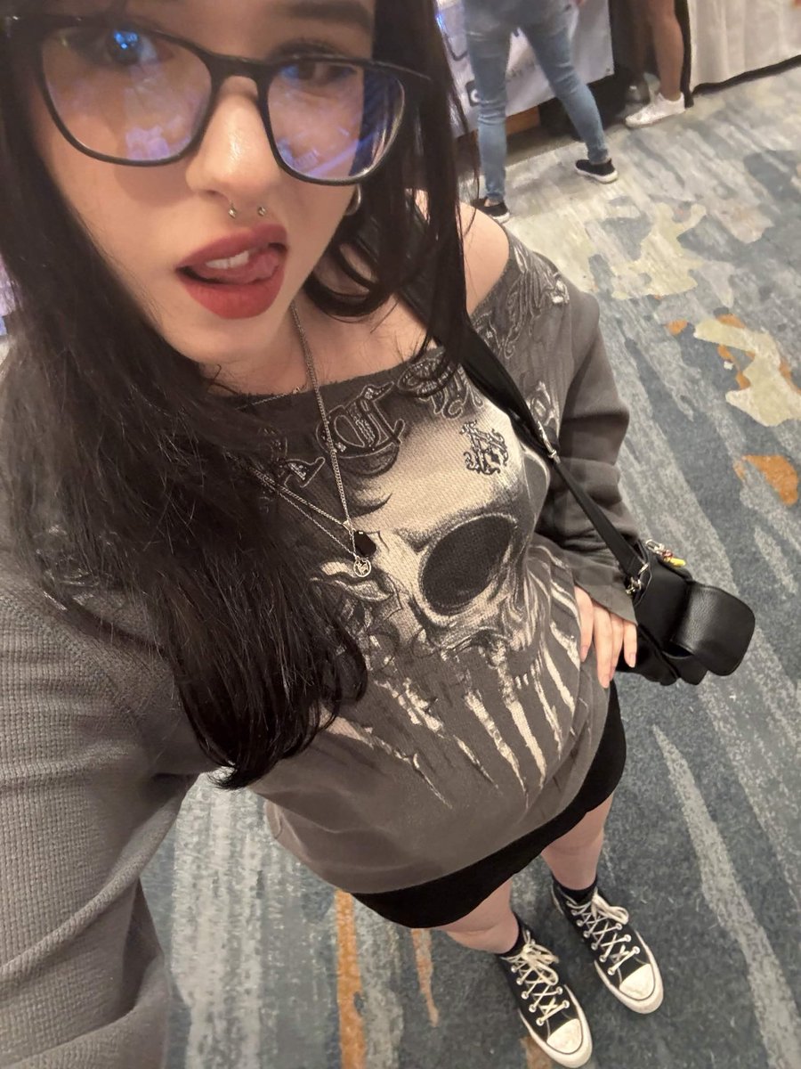 111rave's tweet photo. gonna buy new fits after draining yall^^ https://t.co/S6olrKhgsB