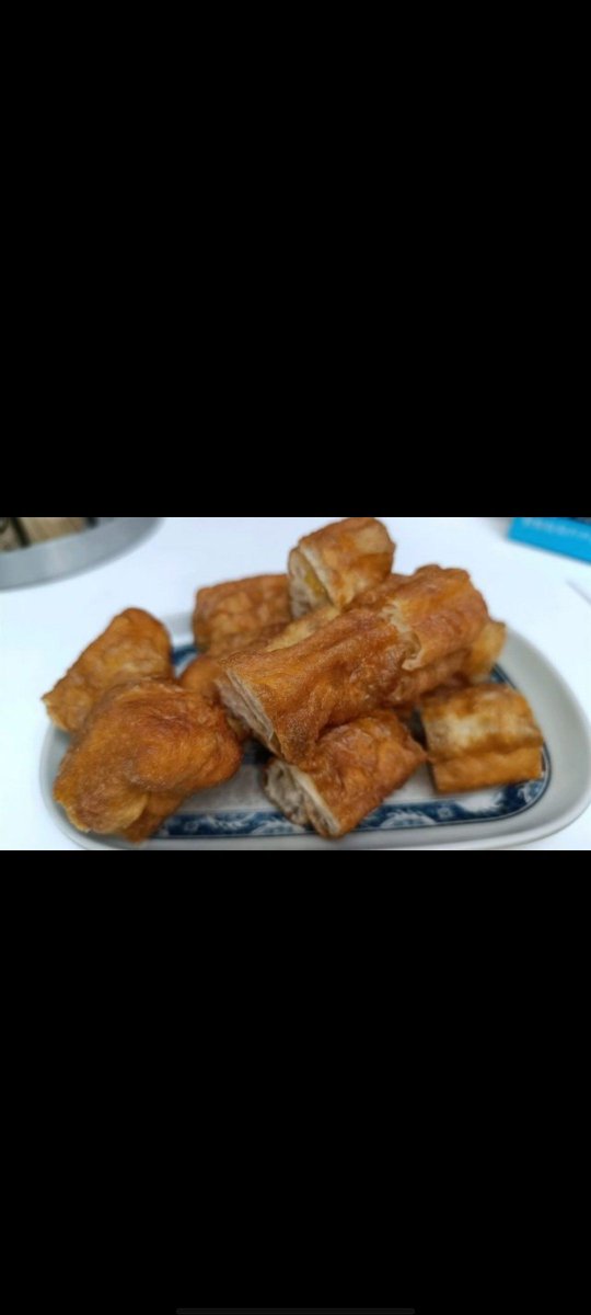 DominicCreager's tweet photo. Craving late-night street food Biting into this crispy golden fried skewer with chili flakes hits different! , https://t.co/POlaFGWZV4