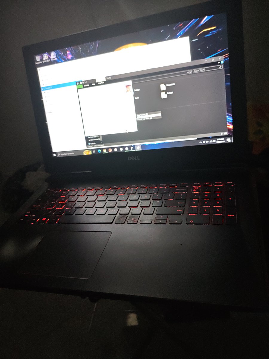 CryptoR90781400's tweet photo. Bought a Laptop with 1060gtx with 32gb of ram for $300 with it or nah? https://t.co/eygtEtTNX9