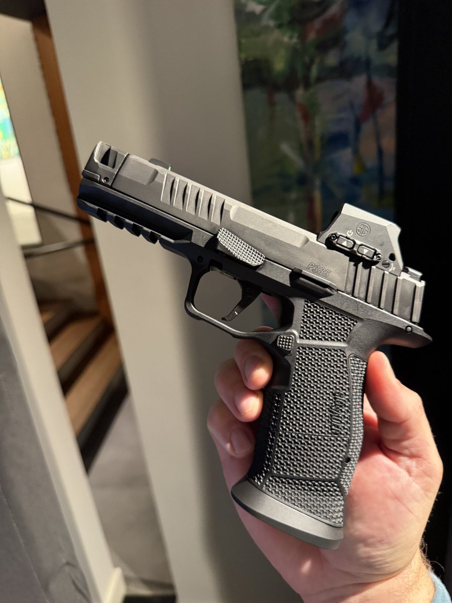 Guns_com's tweet photo. 🔥FIRST LOOK: @sigsauerinc P385 MACH3D &amp; COMP

#SigNext2026 https://t.co/AEloeFF6gy