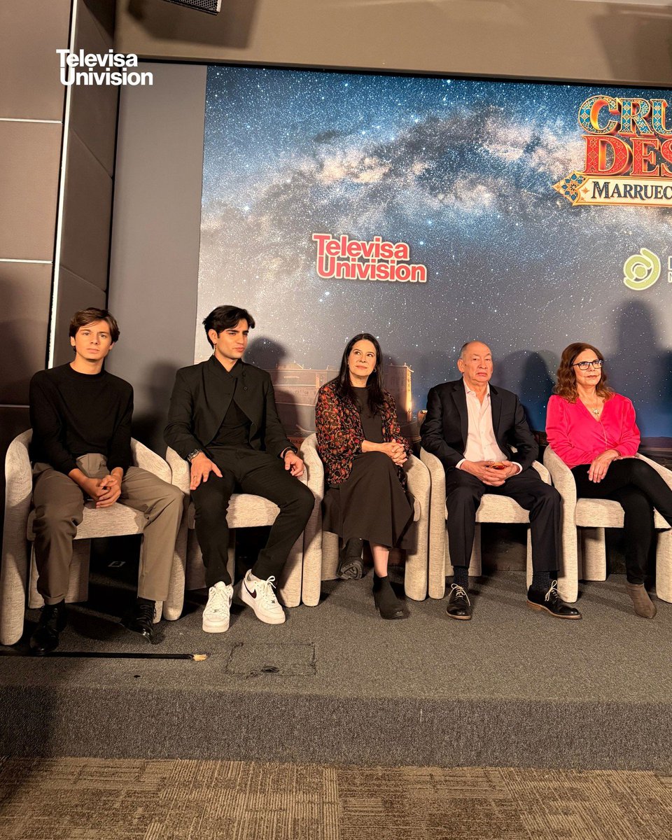 Tulipanesxcats's tweet photo. Fotitos de la rueda de prensa 
#AaronMercury 
#Mercurials https://t.co/qrurrtcHRA