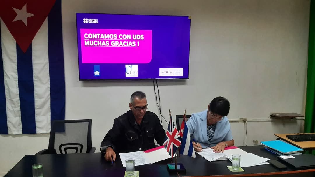 CubaMES's tweet photo. 🤝 Encuentro de trabajo para la firma de acuerdos entre representantes del Consejo Británico, la @Universidad_UDG y la Direc. Gral de Educación de Granma, con el propósito de consolidar acciones conjuntas y fortalecer la capacitación en idioma inglés.

ℹ️📷 #UDGranma 
#Cuba https://t.co/yOvsj09AKV