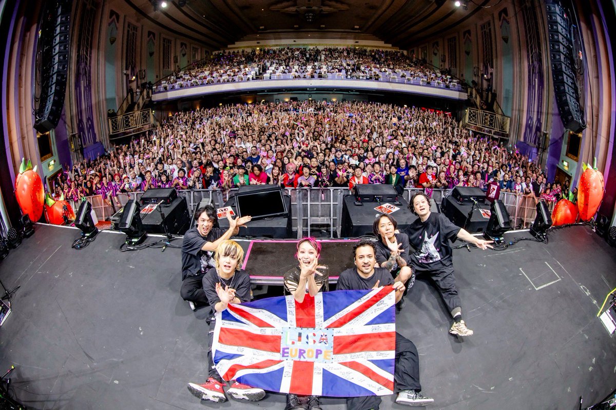 LiSA_OLiVE's tweet photo. Thank you sooooooo much, LONDONーーー!!! 🇬🇧❤️

Thank you for giving me such an unforgettable, incredible nightーーー!!!❤️‍🔥

I’ll come back to see you again.
Let’s have fun together again!
See you again🪡🚚🍓🇬🇧
Promise! 🫶❤️

Next stop‥JAPAN🇯🇵

🍓LiVE is Smile Always～LACE UP～
10/18(日)…ＹＣＣ県民文化ホール(山梨県立県民文化ホール)
10/24(土)…グランキューブ大阪
10/25(日)…グランキューブ大阪
11/1(日)…福岡サンパレスホテル&ホール
11/3(火祝)…iichikoグランシアタ(大分)
11/13(金)…帯広市民文化ホール(北海道)
11/15(日)…札幌文化芸術劇場 hitaru(北海道)
11/21(土)…レクザムホール(香川県県民ホール)
11/23(月)…松山市民会館(愛媛)
12/12(土)…砺波市文化会館(富山)
12/13(日)…本多の森北電ホール(石川)
12/18(金)…広島文化学園HBGホール
12/20(日)…米子コンベンションセンター BiG SHiP(鳥取)
【2027】
1/9(土)…TOYOTA ARENA TOKYO(東京)
1/10(日)…TOYOTA ARENA TOKYO(東京）
1/16(土)…仙台サンプザホール(宮城)
1/17(日)…盛岡市民文化ホール(岩手)
1/28(木)…Niterra日本特殊陶業市民会館 フォレストホール(愛知)
1/30(土)…長良川国際会議場メインホール(岐阜)

🎫 https://t.co/C9yVOLr0yj

#LiSA 
#LiSA15th