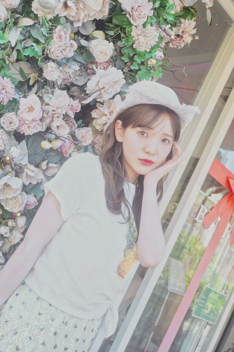 book_tkj's tweet photo. ˚₊‧⁺˖✮ ┈🧡オフショット公開🧡┈ ✮˖⁺‧₊˚

写真集はご覧いただけましたか？✨

今日は、未公開オフショットをお届け📸🍊

沖縄での撮影の合間に見せた、
自然な表情をぜひお楽しみください🌺🧡

写真集の感想もぜひ聞かせてください💬✨

#桜井えま1st写真集 #あざと未満 
お求めはこちら▼ https://t.co/Ka2BRo5n4B