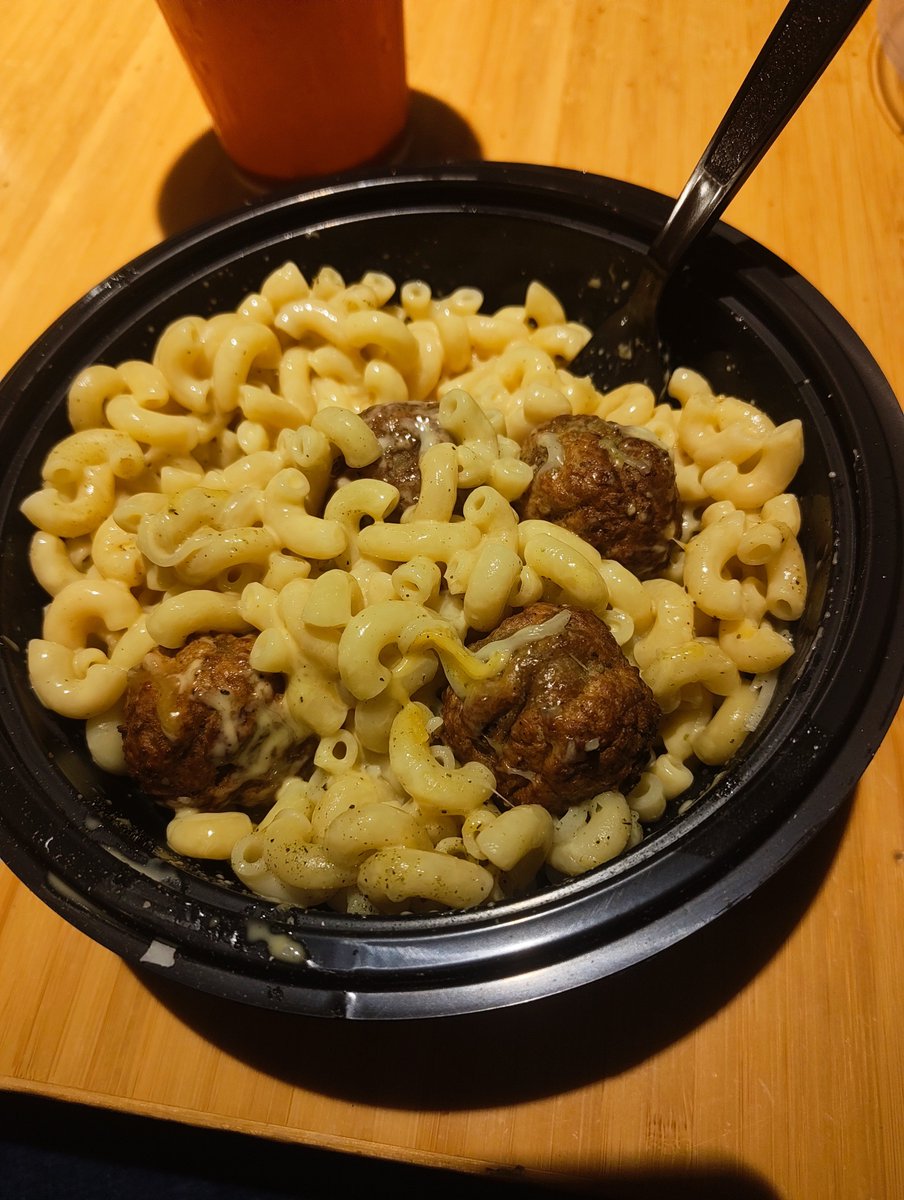 Currusthesnep's tweet photo. Oooo we eating good tonight 
I swear by noodle's meatballs theyre so good 
(I'm biased I work here) https://t.co/79Pbmlmz7g