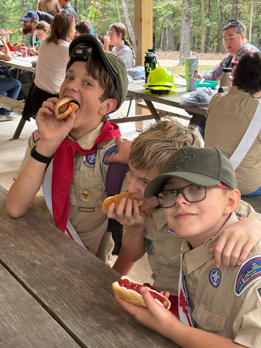 nampatsi216's tweet photo. Brotherhood is one of the pillars of Order of the Arrow. At our Fall Conclave, our Arrowmen joined their fellows for food, fun, and a memorable weekend.

@worldscouting @boyscouts @oascouting @oagateway @oasectiong6 @GRC_Scouting @nampatsi216 https://t.co/hdFlyGi9wg