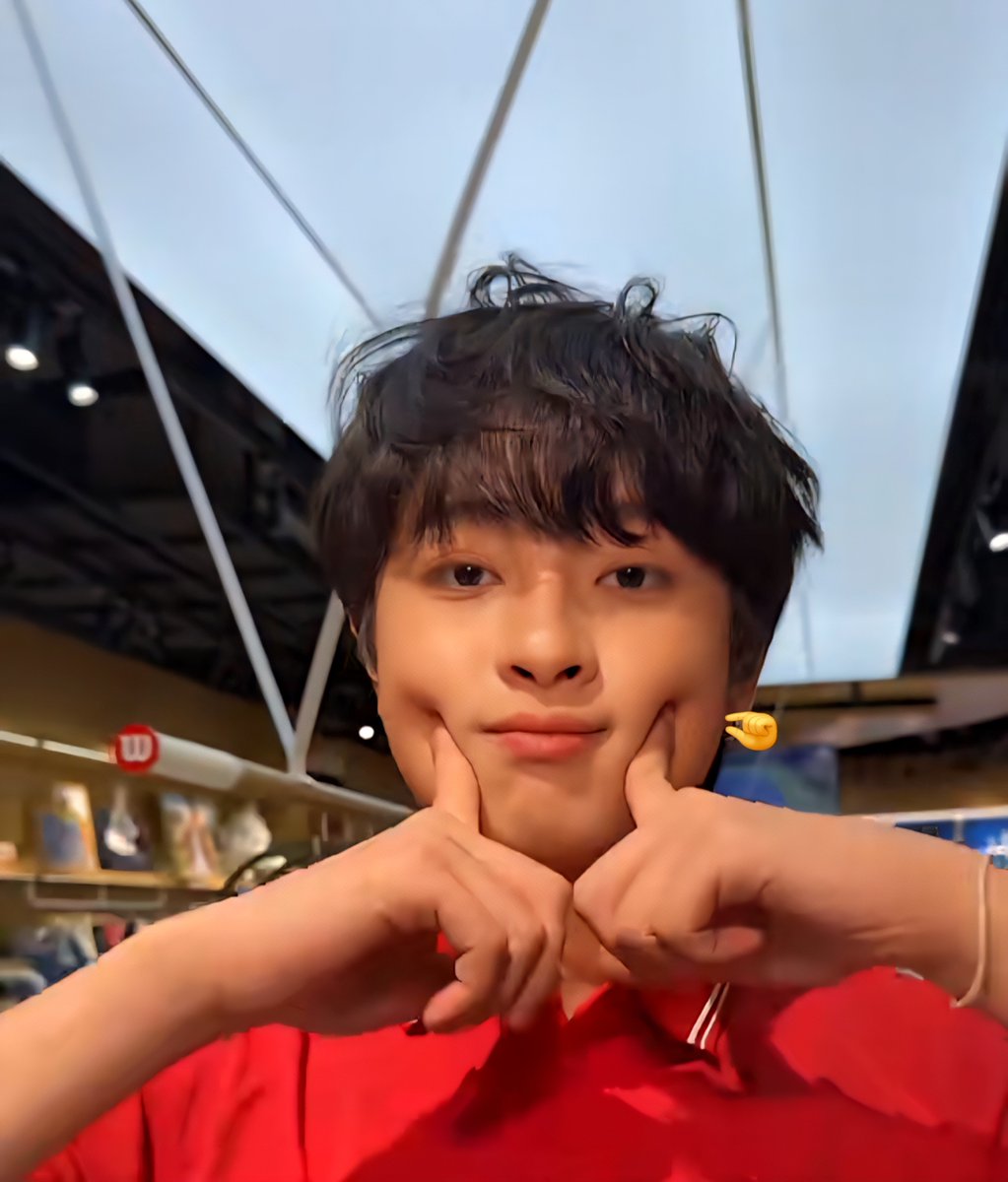 ashyyton17's tweet photo. I want to pinch his cheeks, I feel like it's so soft. (^3^) 
#waavetnp #theewave https://t.co/1YewbngvMe