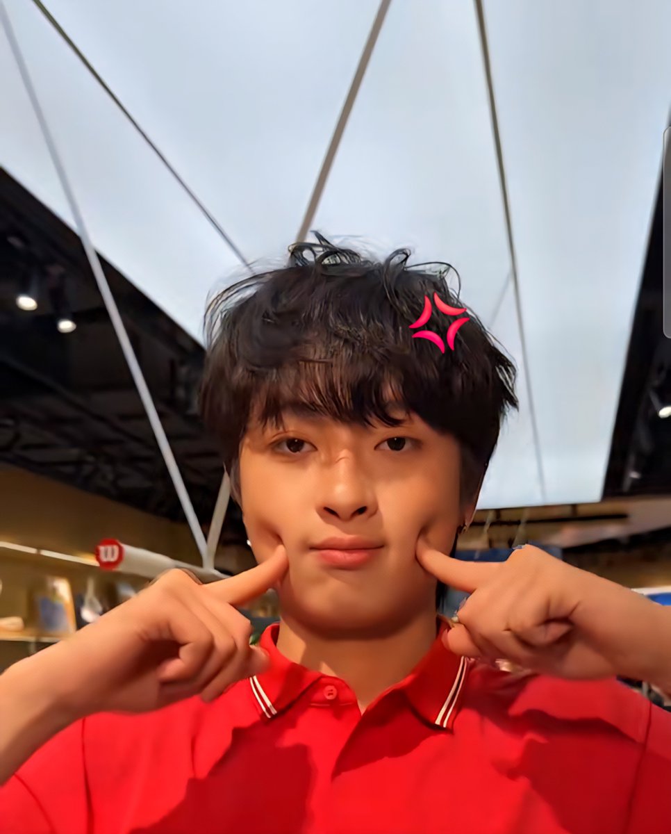 ashyyton17's tweet photo. I want to pinch his cheeks, I feel like it's so soft. (^3^) 
#waavetnp #theewave https://t.co/1YewbngvMe