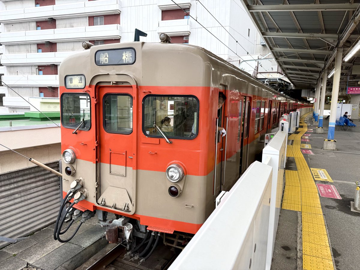 hiloncar14_703's tweet photo. シルバーウィーク最終日は秋分の日っぽいカラーの車両を収めに船橋まで📸

御年62歳！ちょうど敬老の日は別件があって行けなかったんだ
すまんな https://t.co/6N3E0qZu7L