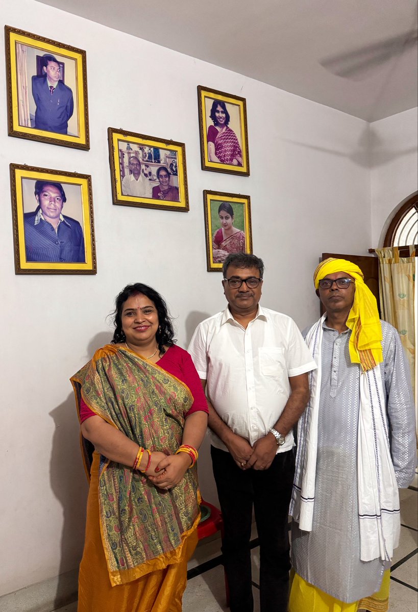 navneetanand's tweet photo. At Jamshedpur on Sept 22, with Deepak Jha &amp; Aradhana Jha, to pay my last respects on dwadash to late Shri Karn Kishore Jha, revered father of Deepak.

🕉️ शांति 🙏

#respect #prayers #peace @journalistjha https://t.co/53GC4jv6ra