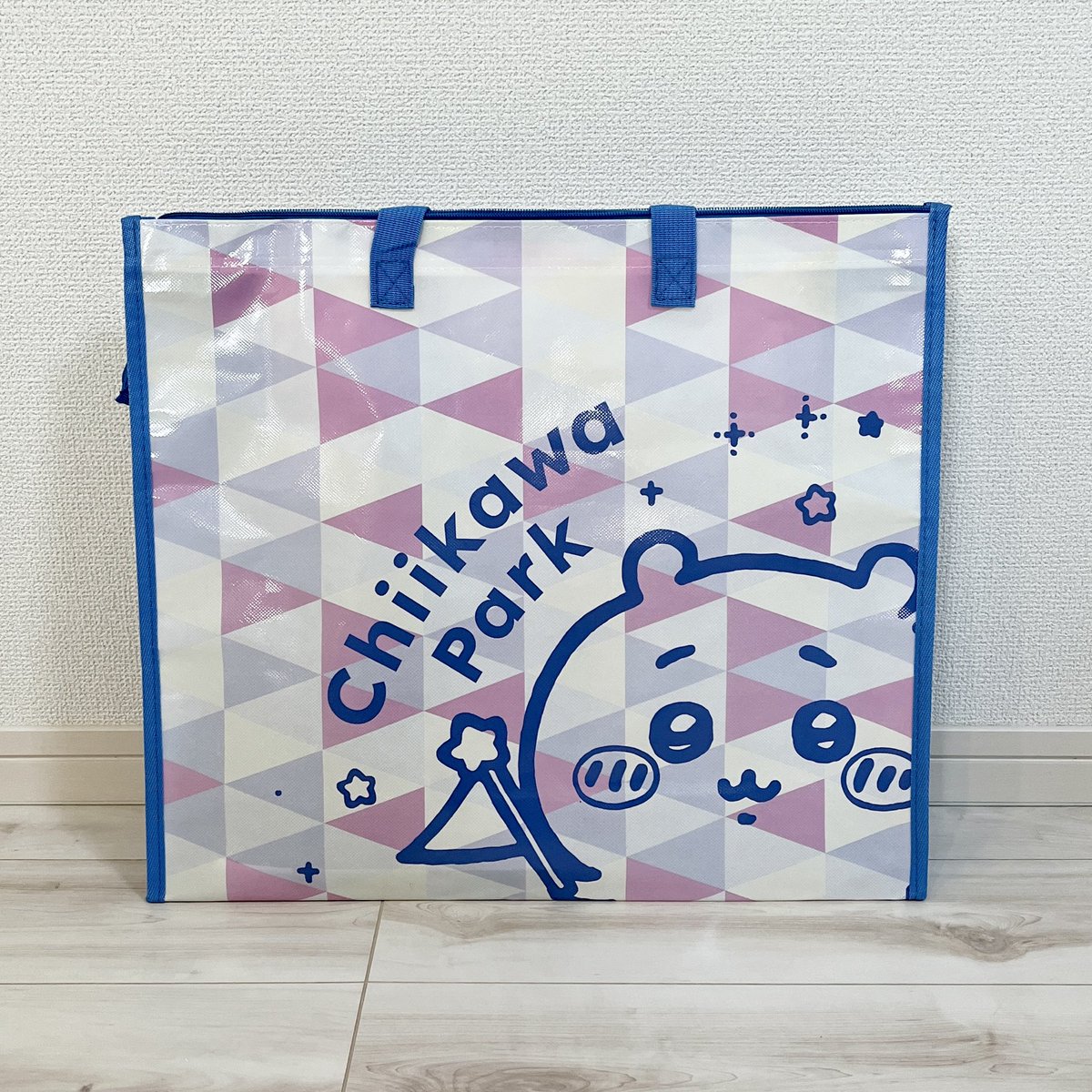 yukichi619's tweet photo. ちいかわパークのショッパーも買ったよ🛍️
SNS投稿すると(だったかな？)もらえるシールももらいました！
#ちいかわパーク https://t.co/9CGYkv0DaF