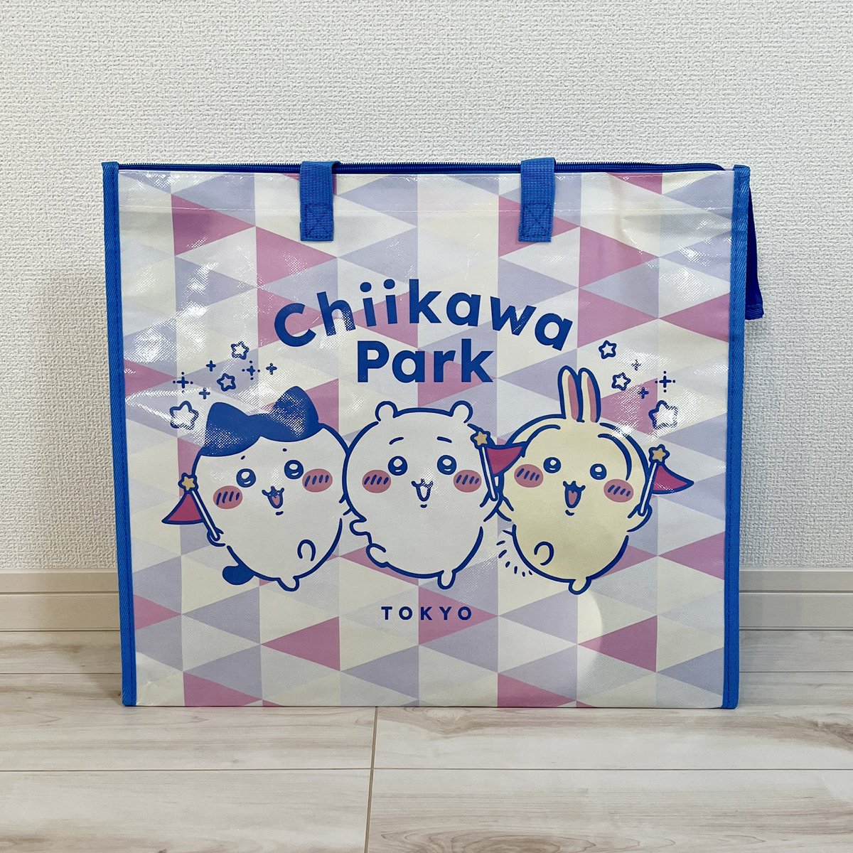 yukichi619's tweet photo. ちいかわパークのショッパーも買ったよ🛍️
SNS投稿すると(だったかな？)もらえるシールももらいました！
#ちいかわパーク https://t.co/9CGYkv0DaF
